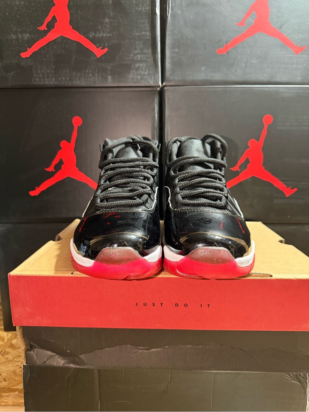 Air Jordan 11 Bred - Black/Red - Picture 3 of 5